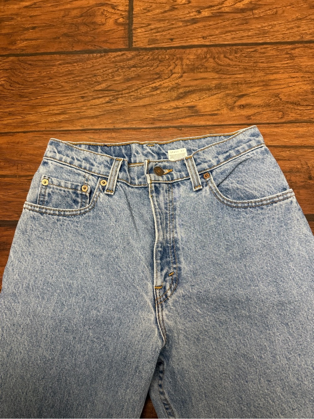 Vintage Levi’s 550 Relaxed Fit tapered leg Mom jean - Picture 3 of 7